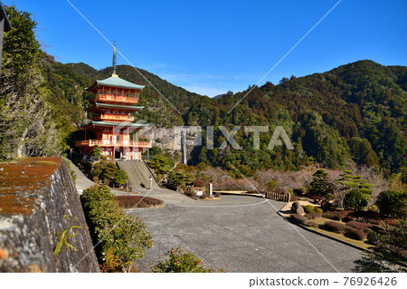 View of Nachi Falls from Kumano Nachi Taisha Shrine 76926426