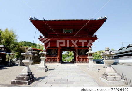 和歌山縣城之川市小川寺大門 和歌山縣城之川市小川寺大門 76926462