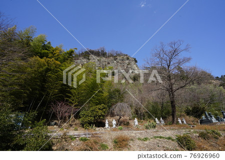 View from below near the summit of Agatsuma on the Kyushu mountain range hiking course in Tomioka City, Gunma Prefecture. View from below near the summit of Agatsuma on the Kyushu mountain range hiking course in Tomioka City, Gunma Prefecture. 76926960