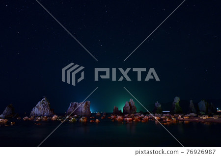 橋樑堆岩石在晚上 橋樑堆岩石在晚上 76926987