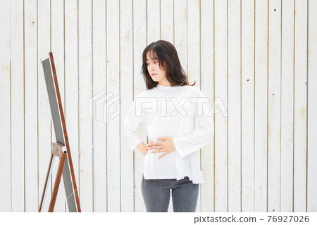 Young ladies dieting 76927026