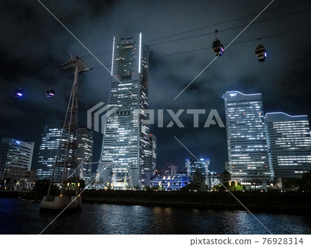 [橫濱港未來] 橫濱空中客艙和地標塔的夜景 76928314