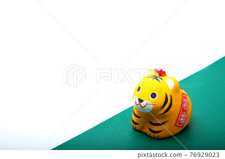 New Year's card Reiwa 4th year 2022 Tiger year New Year 76929023