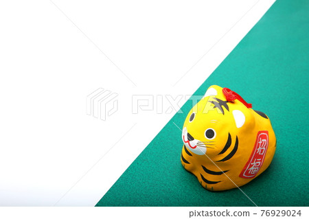 New Year's card Reiwa 4th year 2022 Tiger year New Year 76929024