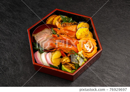 典型的新年菜日本料理新年菜(OSECHI) 典型的新年菜日本料理新年菜(OSECHI) 76929697