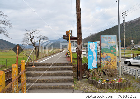 Unmanned station scenery Unmanned station scenery 76930212