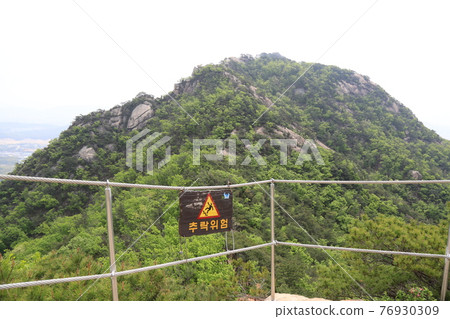 Yangju-si. Bulgoksan. Bawisan. Sangbong. Boru Yangju-si. Bulgoksan. Bawisan. Sangbong. Boru 76930309