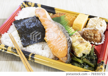 Delicious silver salmon lunch 76930723