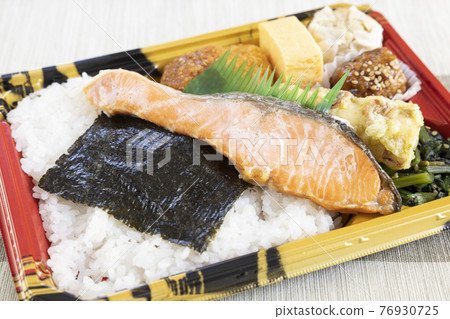 Delicious silver salmon lunch 76930725