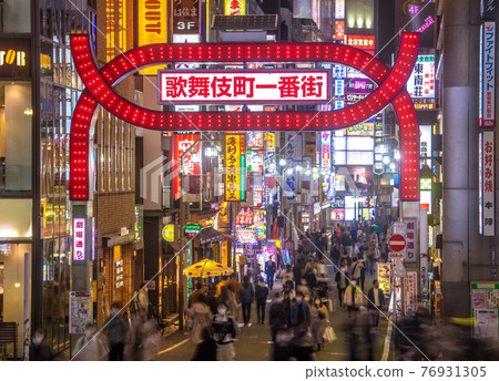 日本東京城市景觀取消後，許多人來到歌舞伎町。再次感染爆發。突變株的威脅...... = 4 月 3 日 76931305
