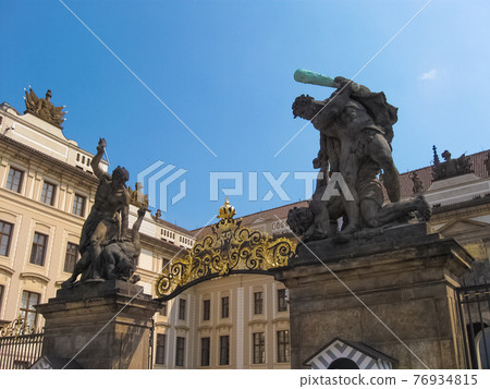 Prague Castle entrance, is a castle complex in Prague. It is the official residence Prague Castle entrance, is a castle complex in Prague. It is the official residence 76934815