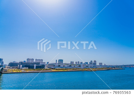 從豐洲大橋到豐洲市場的東京城市景觀 76935563