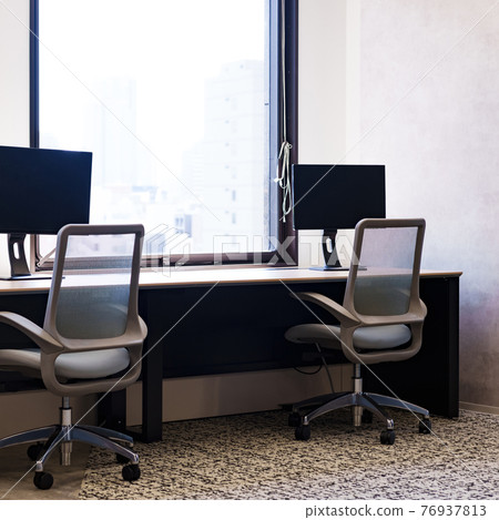 Image of an office that is quiet due to teleworking due to corona 76937813