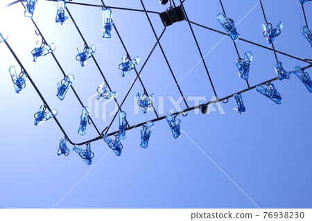 Blue sky, sun, pinch hanger (image of washing) Blue sky, sun, pinch hanger (image of washing) 76938230