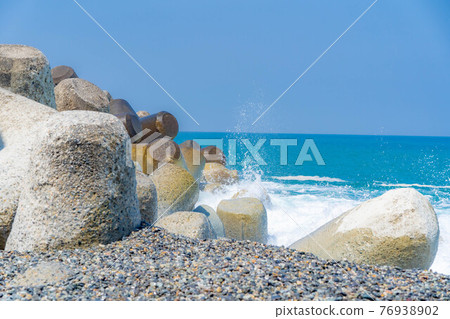Beach material, water splash, sea material [Niigata Prefecture] 76938902