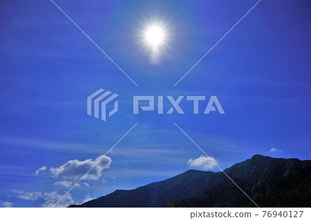 Mt. Hiuchi and the sun from Omagari Mt. Hiuchi and the sun from Omagari 76940127