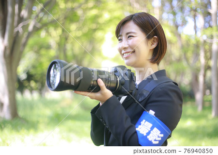 Female cameraman image 76940850