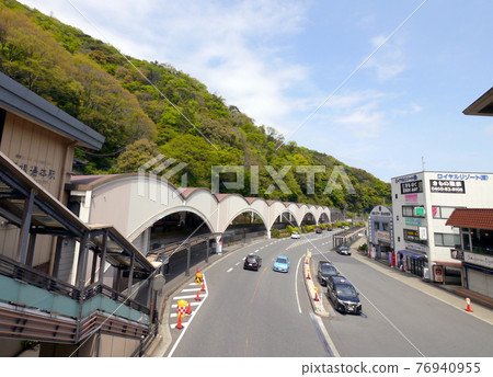 湯本是開往強羅的登山列車的第一站,也是擁有早川風景的名勝。 湯本是開往強羅的登山列車的第一站,也是擁有早川風景的名勝。 76940955
