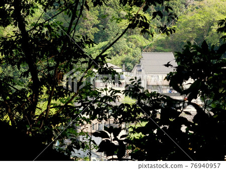 湯本是開往強羅的登山列車的第一站,也是擁有早川風景的名勝。 湯本是開往強羅的登山列車的第一站,也是擁有早川風景的名勝。 76940957