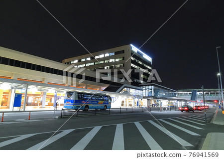 大阪國際機場航站樓夜景 76941569