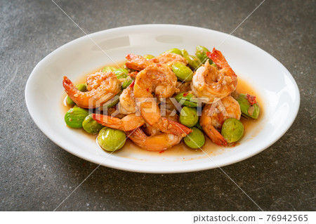 Stir-Fried Twisted Cluster Bean with Shrimp Stir-Fried Twisted Cluster Bean with Shrimp 76942565