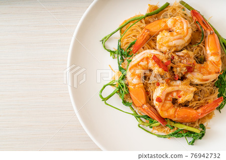 Stir-fried rice vermicelli and water mimosa with shrimps Stir-fried rice vermicelli and water mimosa with shrimps 76942732