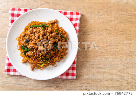 stir-fried instant noodles with Thai basil and minced pork stir-fried instant noodles with Thai basil and minced pork 76942772