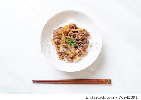 beef sliced on topped rice (GYUU-DON) beef sliced on topped rice (GYUU-DON) 76942891
