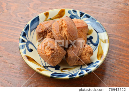 沖繩油炸甜點，sata andagi，sata andagi，當地食物，當地美食。 76943322