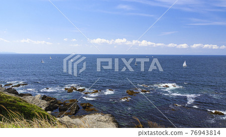 從湘南三浦半島最南端神奈川縣三浦市城島眺望的遊艇 從湘南三浦半島最南端神奈川縣三浦市城島眺望的遊艇 76943814