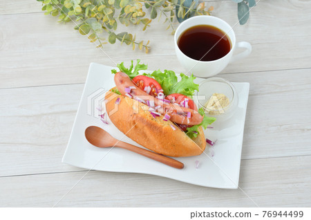 Breakfast hot dog image. Put sausage grilled and tomato lettuce in bread. 76944499
