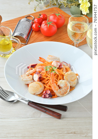 Shrimp, scallop and octopus tomato cream pasta, Italian pasta, spaghetti, Italian food. Shrimp, scallop and octopus tomato cream pasta, Italian pasta, spaghetti, Italian food. 76944757