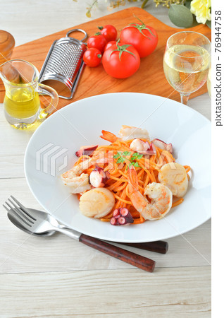 Shrimp, scallop and octopus tomato cream pasta, Italian pasta, spaghetti, Italian food. Shrimp, scallop and octopus tomato cream pasta, Italian pasta, spaghetti, Italian food. 76944758