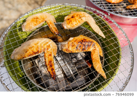 Chicken wings & shrimp 76946099