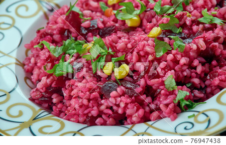 Beet of bulgur salad. 76947438