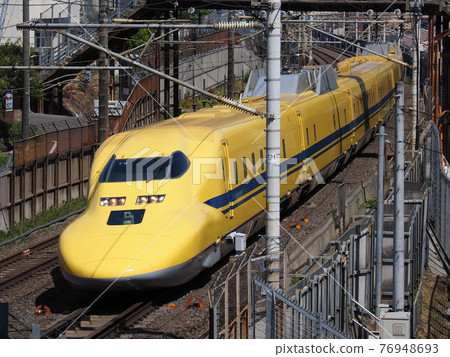 Doctor Yellow near Yamashina Doctor Yellow near Yamashina 76948693