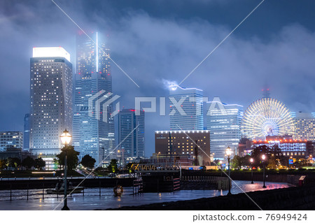 Night view of Yokohama Minato Mirai 76949424