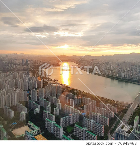 Sunset photo of the Han River taken from Lotte Tower 76949468