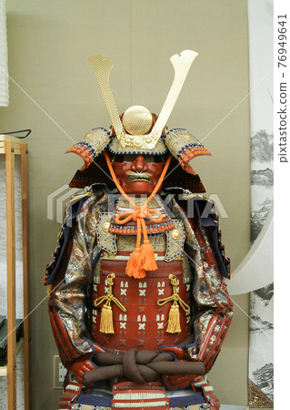 Ningyo japanese dolls in a shop. 76949641