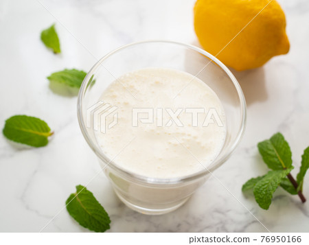 Yogurt smoothie and lemon 76950166