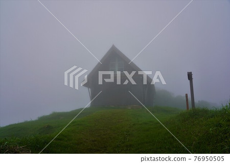 米山山頂避難小屋 76950505