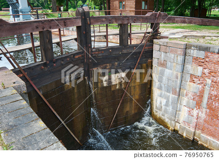 Gateways sluice (locks) Gateways sluice (locks) 76950765
