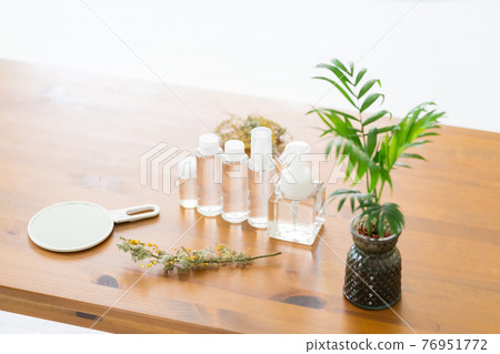 Image of organic cosmetics 76951772