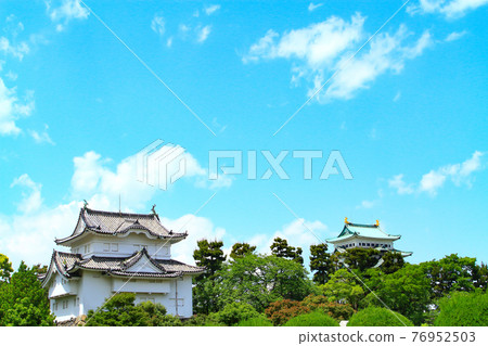 名古屋市風光,鮮綠植物和名古屋城 名古屋市風光,鮮綠植物和名古屋城 76952503