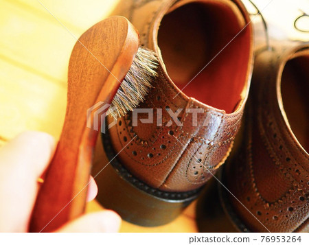 Leather shoes seen from behind Leather shoe shine Shoe shine Brushing care Business shoes