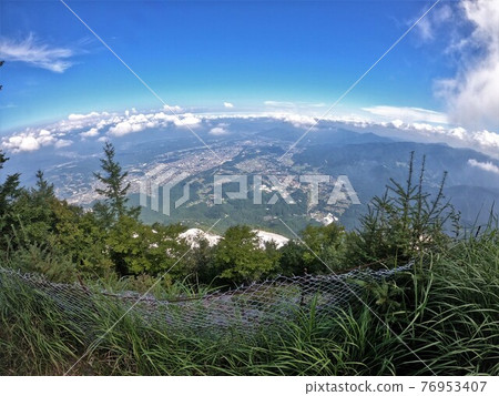 從山頂眺望秩父的城市景觀。 76953407