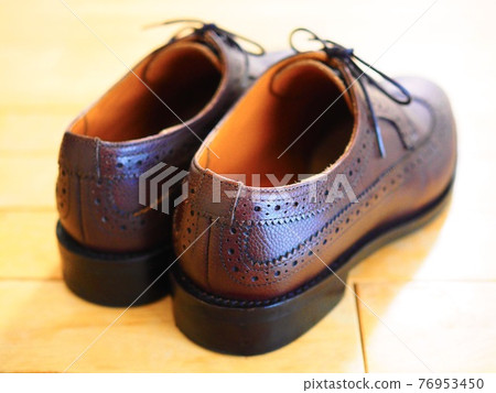 Leather shoes, beautiful design, fashion hobbies, shoes that are no longer used in telework 76953450