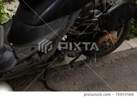 Broken bike 76954566