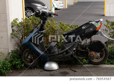 Broken bike 76954567