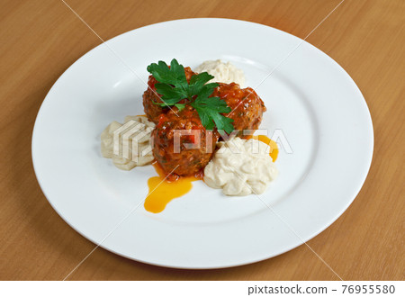 meatballs cooked with vegetables 76955580